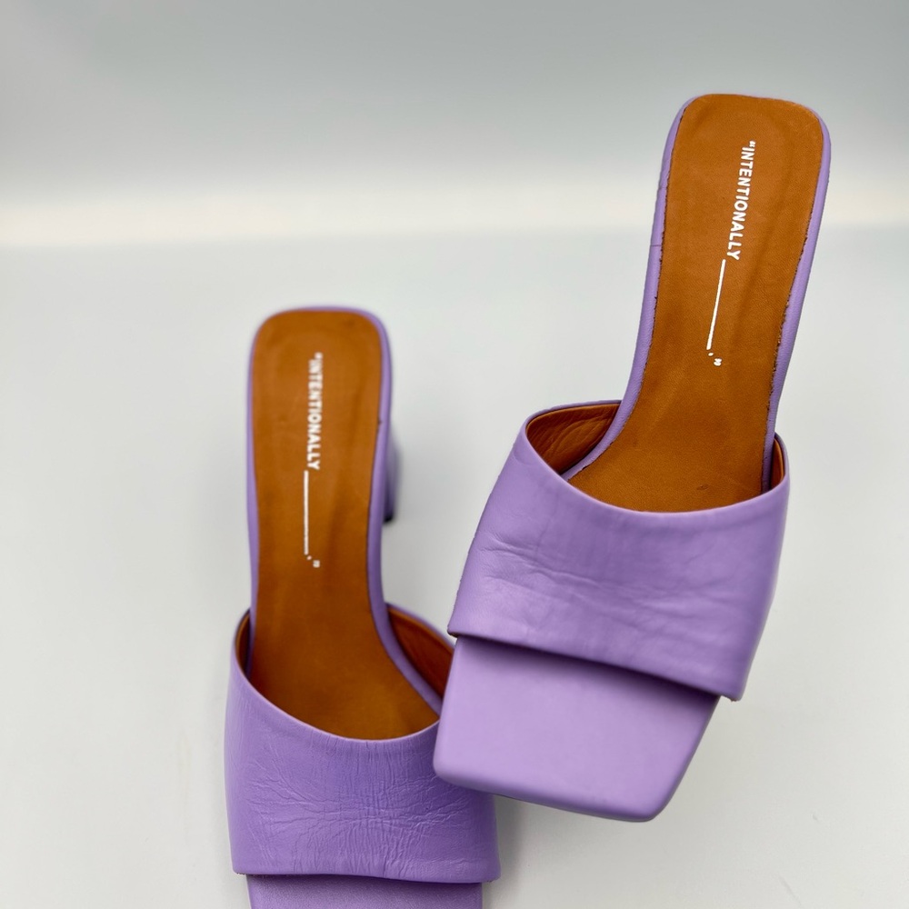 Women's lavender mules